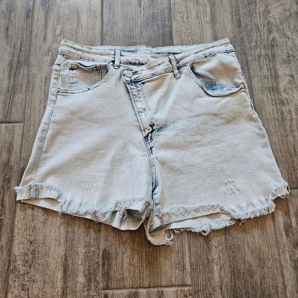 Hidden Jeans Shorts Size 2XL / 34 Cross Waist Acid Wash Distressed Raw Hem - Picture 1 of 12